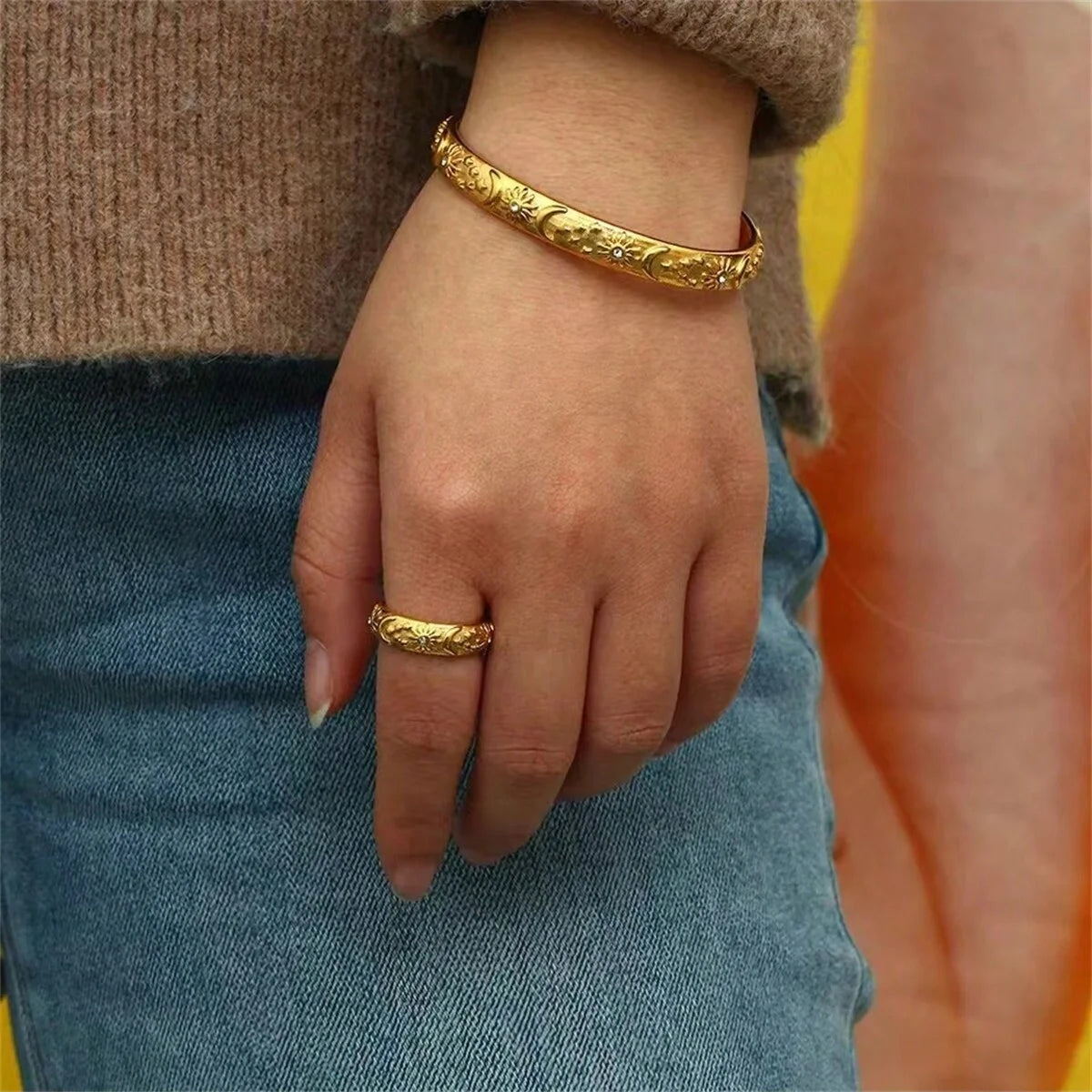 VINTAGE 18K GOLD BRACELETS®