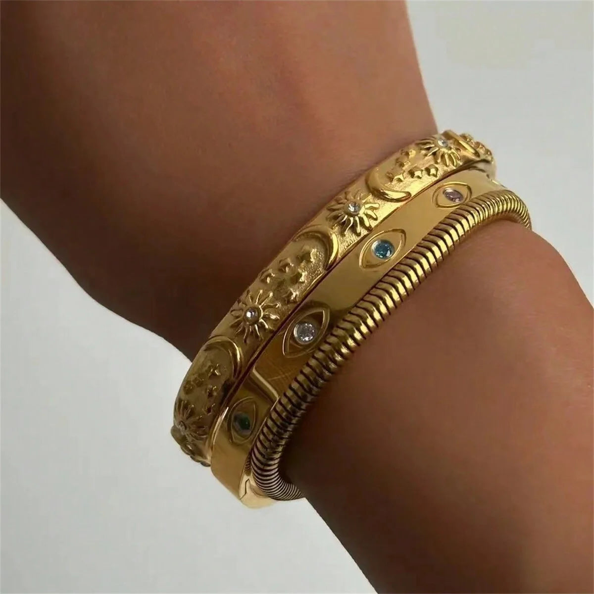 VINTAGE 18K GOLD BRACELETS®