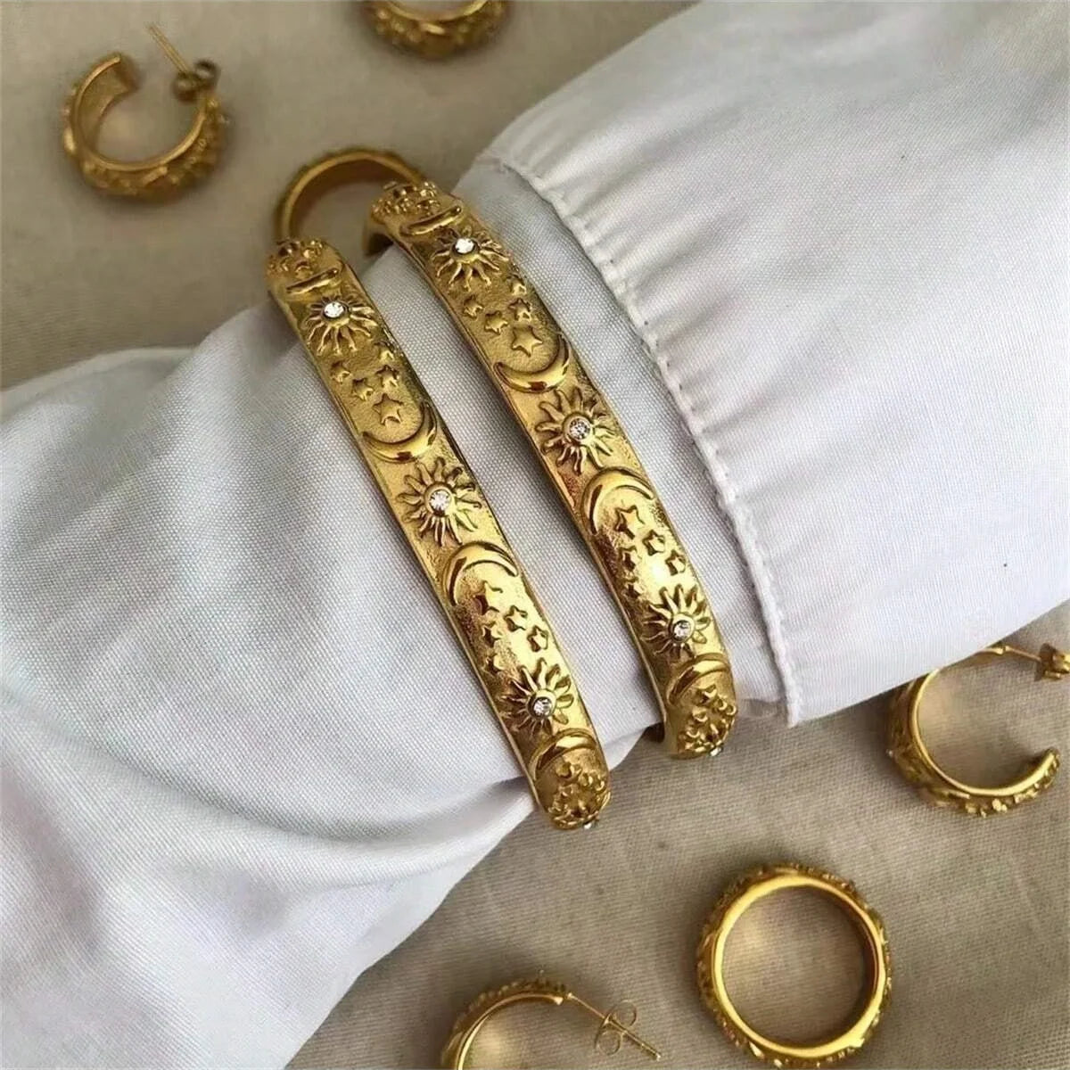 VINTAGE 18K GOLD BRACELETS®